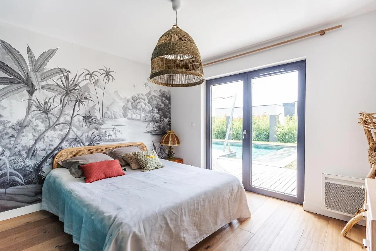 Paradis - Piscine Privee Dinan 0*,